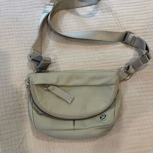 Lululemon All Night Festival Bag micro 2L